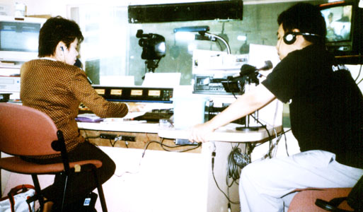 Sonia Capio and Danny Arao host the award-winning radio program Ngayon Na, Bayan! (DZRJ 810 khz, 2:30-4:30 p.m. every Friday) border=