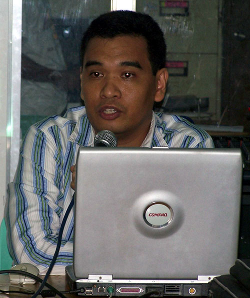 Presentation at the Bloggers' Kapihan 2.0: Blog Ed 101 on 13 October 2007 at the Ramon Magsaysay High School in Cubao, Quezon City --- Click image to know more about me...